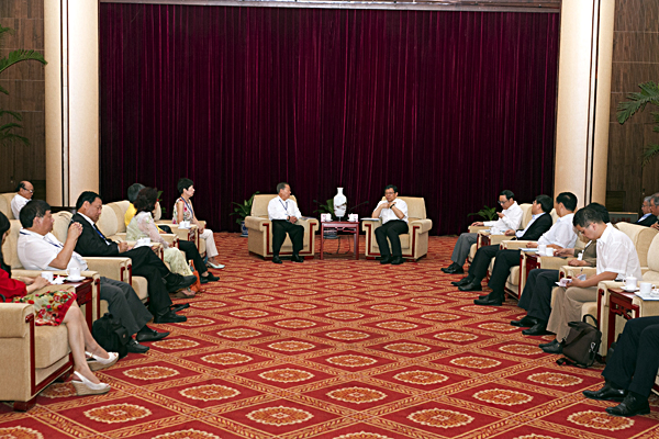 7��17�գ�ꐵ�㑕�(hu��)�L(zh��ng)�ھ���(hu��)Ҋ(ji��n)�����f�����I(l��ng)���_(t��i)����������������L�F(tu��n)��