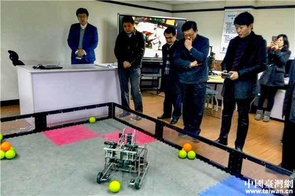 陳會長一行參觀體驗(yàn)中小學(xué)及少年宮的科技教育設(shè)施 陳會長一行參觀體驗(yàn)中小學(xué)及少年宮的科技教育設(shè)施