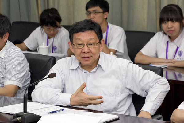 海協(xié)會會長陳德銘在北京會見了前來北京參加第四屆“清華-頂新兩岸領(lǐng)袖生計(jì)劃”的兩岸大學(xué)生 海協(xié)會會長陳德銘在北京會見了前來北京參加第四屆“清華-頂新兩岸領(lǐng)袖生計(jì)劃”的兩岸大學(xué)生